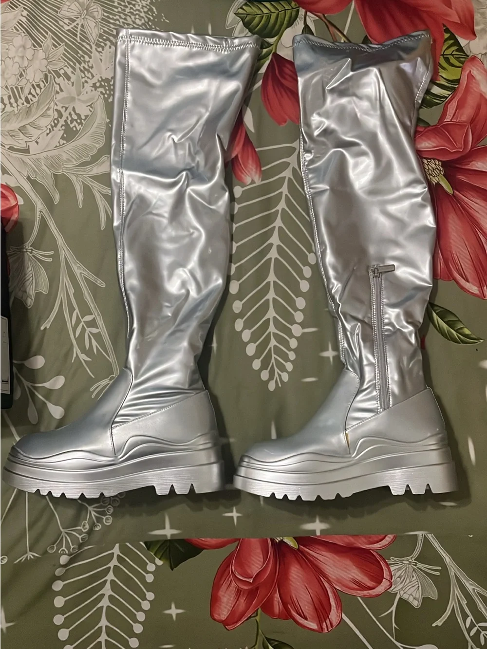 UNILADY CITY-2 Silver Metallic Over The Knee Lug Sole Boots Size 7.5 NIB